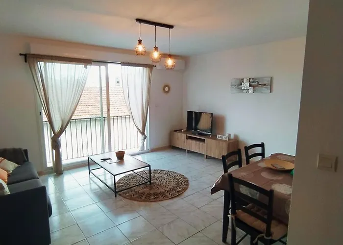 Appartement Centre Ville A Deux Pas De La Plage